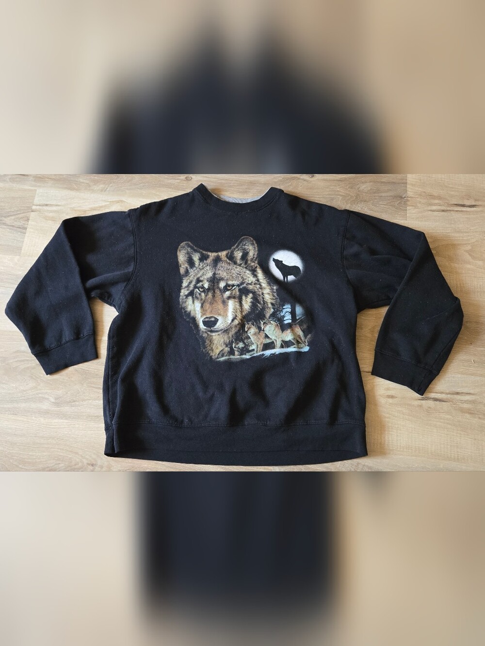 Vintage 90s R&R Sport Wolf Pack Moon Nature Graphic Sweatshirt